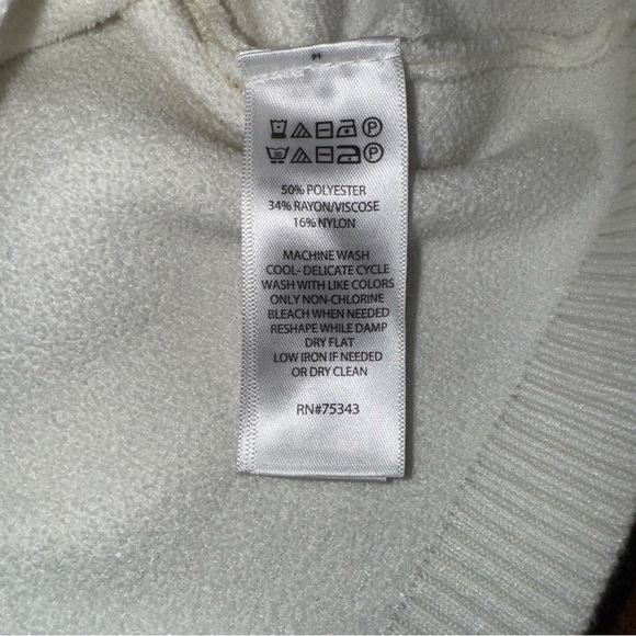 Nicole Miller Ivory Long Sleeve Heart Sweater Crew Neck Womens Size XS - Picture 9 of 10